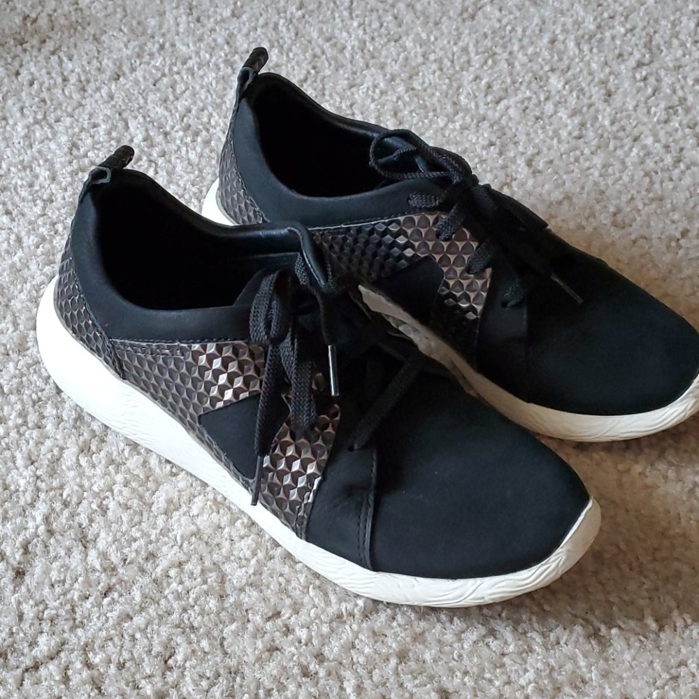 Clarks Tennis Shoe Artisan black suede tennis shoes size 10